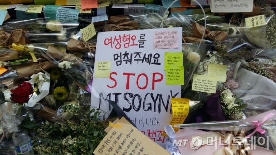 19일 낮 12시30분 현재 지하철 강남역 10번 출구. /사진=김민중 기자