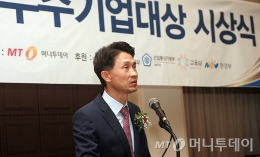 '2016 대한민국 우수기업대상' 행사에서 박종면 머니투데이 대표가 인사말을 하고 있다/사진=중기협력팀