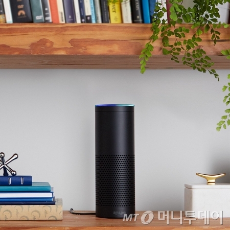 아마존이 지난해 11월 선보인 AI 홈비서 '에코'./ 사진=아마존