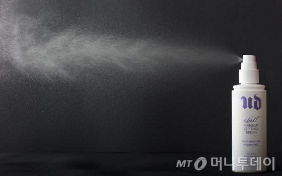 /사진=어반디케이 '메이크업세팅 스프레이 올 나이터/칠'