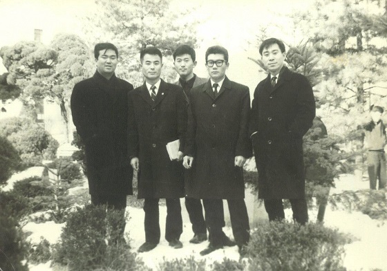 맨 왼쪽이 문희상 의원. 사진=문희상 의원실 제공.