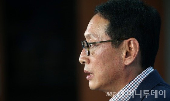 김도읍 새누리당 원내수석부대표가 5일 오후 서울 여의도 국회에서 원구성 협상관련 기자회견을 열고 있다.김도읍 원내수석부대표는 "내일 3당의 원내수석이 만나 점심을 계기로 협상을 재개하기로 했다"고 밝혔다. 2016.6.5/뉴스1  <저작권자 © 뉴스1코리아, 무단전재 및 재배포 금지>