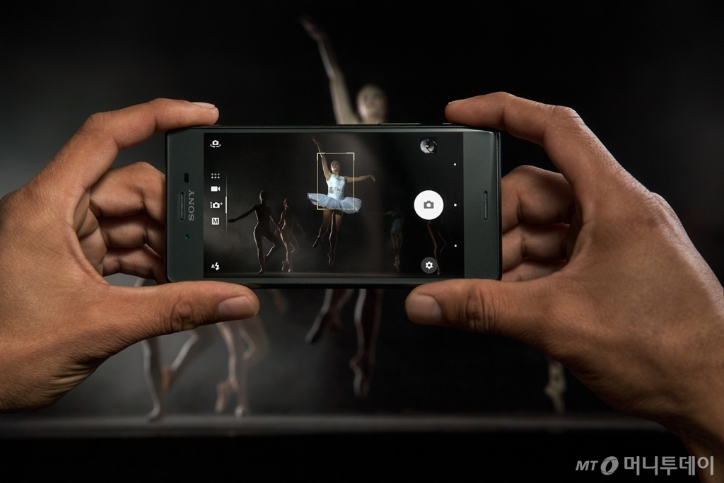 소니의 '엑스페리아 X 퍼포먼스'