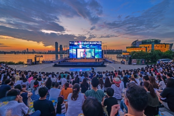 한강몽땅 페스티벌서 거리공연축제가 열리고 있다./사진=서울시