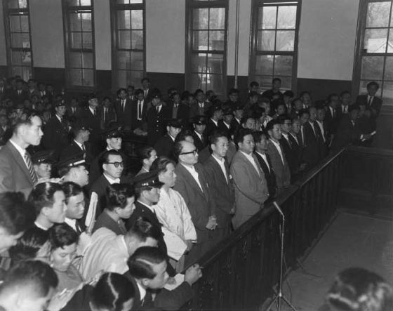 1958년 10월25일 열린 진보당 사건 2심 선고 공판 모습. 이날 재판부는 조봉암과 양명산에게 사형을 선고했다. /사진=위키미디어