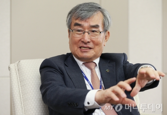 이승훈 한국가스공사 사장이 지난달 27일 서울 남대문로 가스공사 스마트워크센터에서 가진 머니투데이와 인터뷰에서 취임 1주년 소회와 앞으로의 경영전략에 대해 설명하고 있다./사진=이동훈 기자