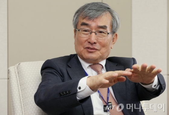 이승훈 한국가스공사 사장이 지난달 27일 서울 남대문로 가스공사 스마트워크센터에서 가진 머니투데이와 인터뷰에서 취임 1주년 소회와 앞으로의 경영전략에 대해 설명하고 있다./사진=이동훈 기자