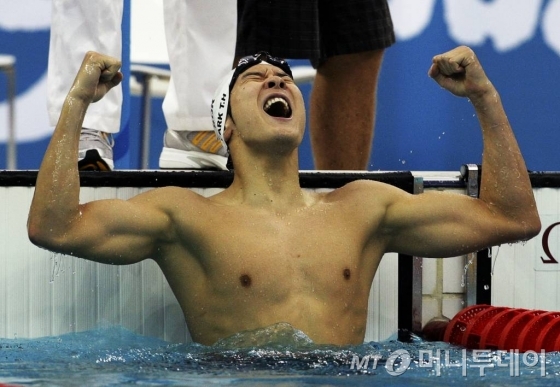 박태환 선수(27)가 2008년 8월10일 베이징 국립수상센터에서 열린 남자 자유형 400m에서 3분41초86의 기록으로 금메달을 확정짓는 순간 포효하고 있다./사진=머니투데이 DB