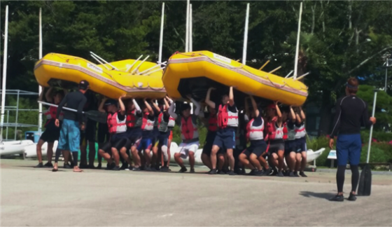 요트 교육을 받는 2학년 학생