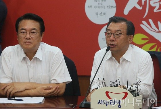 이정현 새누리당 신임 대표가 10일 서울 여의도 당사에서 열린 최고위원회의에서 모두 발언을 하고 있다. 2016.8.10/뉴스1  <저작권자 © 뉴스1코리아, 무단전재 및 재배포 금지>