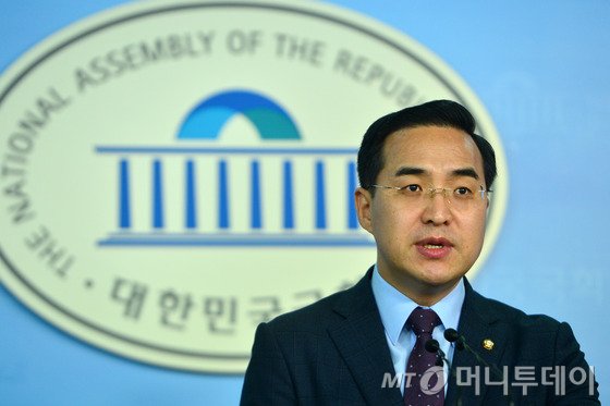 박홍근 더불어민주당 의원이 28일 서울 여의도 국회 정론관에서 서울시당위원장 출마 기자회견을 하고 있다. 2016.7.28/뉴스1  <저작권자 © 뉴스1코리아, 무단전재 및 재배포 금지>