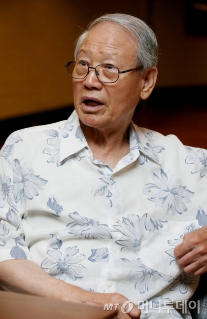 송복 연세대 명예교수는 '노블레스 오블리주'가 '역사의 동력'이라며 각자가 자신의 책임을 다해야 더 나은 미래가 올 수 있다고 강조했다. /사진=이동훈 기자