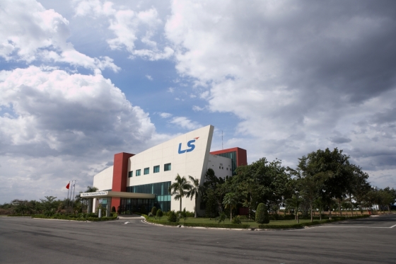 LS-VINA 공장 내 용광로에서 생산중인 동봉/사진=LS전선