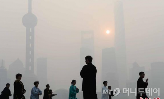 항저우 G20 정상회의가 끝나면 중국 일부 지역의 대기 오염이 다시 뚜렷해지고 있다. G20 떄문에 공장 가동을 대대적으로 중단했던 상하이시도 8일부터 초미세먼지 농도가 다시 높아질 전망이다.