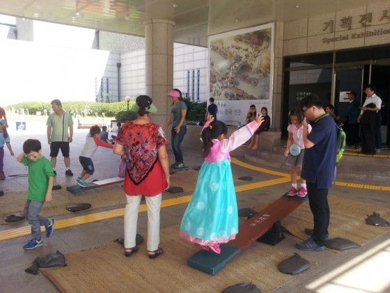 국립제주박물관에서 지난해 열린 추석 행사. 박물관은 올해 '페이스페인팅' 프로그램을 관람객에게 제공한다. /사진제공=국립제주박물관