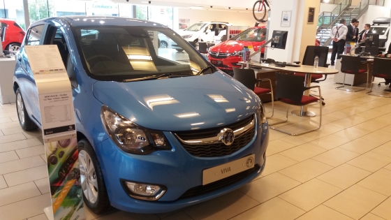맨체스터 시내 GM 복스홀 매장의 비바 전시차량. 쉐보레 스파크의 형제모델로 한국GM 창원공장에서 전량 생산·수출된다./사진=장시복 기자