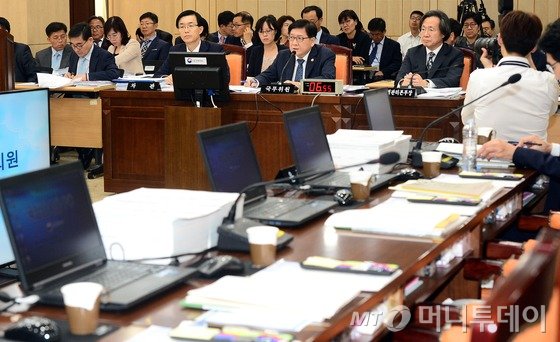 26일 정부세종청사에서 열린 국회 보건복지위원회의 보건복지부에 대한 국정감사가 여당의원들의 불참속에 진행되고 있다. 2016.9.26/뉴스1 <저작권자 © 뉴스1코리아, 무단전재 및 재배포 금지>
