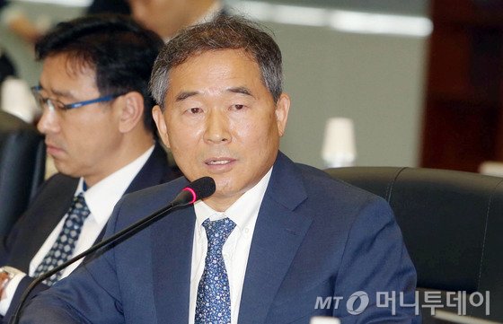 국민의당 황주홍 의원이 30일 오전 전남도청 왕인실에서 열린 국회 농림축산식품해양수산위원회의 전남도청에 대한 국정감사에서 질의를 하고 있다.(전남도청 제공) 2016.9.30/뉴스1  <저작권자 © 뉴스1코리아, 무단전재 및 재배포 금지>