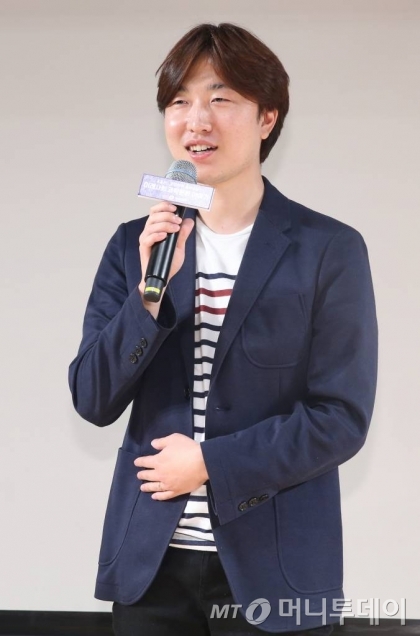 대상 수상자 이건혁씨는 평소 기후변화에 대한 고민과 '알파고' 이후 인공지능에 대한 상상이 합쳐져 소설 '피코'가 탄생했다고 말했다. /사진=이기범 기자