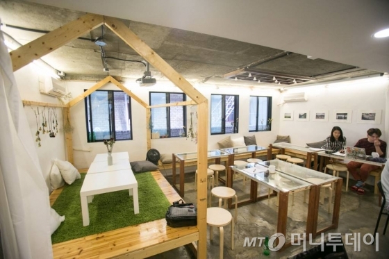 입주민 뿐 아니라 회원가입한 동네주민이라면 사용할 수 있는 라운지/사진=이우기/사진제공=서울시사회적경제지원센터