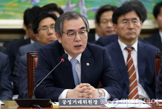 정재찬 공정거래위원장이 17일 오전 국회에서 열린 정무위원회의 국무조정실·국무총리비서실·공정거래위원회·국민권익위원회·국가보훈처에 대한 종합감사에서 답변하고 있다. 2016.10.17/뉴스1