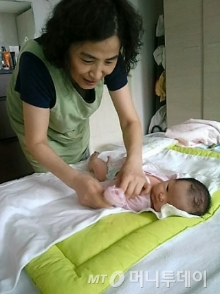 재가요양서비스를 제공하는 늘푸른돌봄센터는 산모와 신생아 돌봄서비스를 비롯해 노인종합돌봄,가사간병방문,장애인활동지원등 다양한 분야에서 도움을 준다./사진제공=도우누리