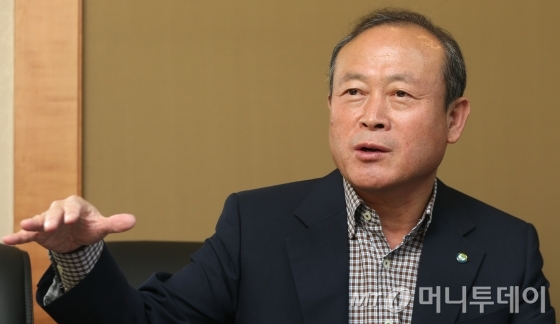 전병성 한국환경공단 이사장이 18일 서울 여의도동 환경공단 여의도교육장에서 가진 인터뷰에서 공단 경영방향에 대해 설명하고 있다./사진=이기범 기자