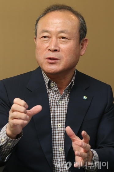 전병성 한국환경공단 이사장이 18일 서울 여의도동 환경공단 여의도교육장에서 가진 인터뷰에서 공단 경영방향에 대해 설명하고 있다./사진=이기범 기자