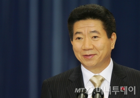 노무현 전 대통령은 5년 단임제의 폐해를 거론하며 '원포인트 개헌'을 제시했으나 뜻대로 되지 않았다./사진=머니투데이DB