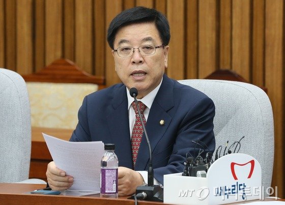 김광림 새누리당 정책위의장이 11일 서울 여의도 국회에서 열린 국정감사대책회의에서 모두 발언을 하고 있다. 2016.10.11/뉴스1  <저작권자 © 뉴스1코리아, 무단전재 및 재배포 금지>