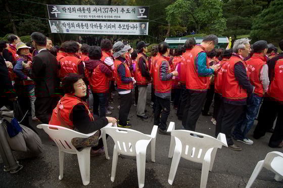 박근혜 대통령을 지지하는 모임인 '박사모'에 신규가입 문의가 잇따랐다./사진=박사모 인터넷 까페 화면 캡처