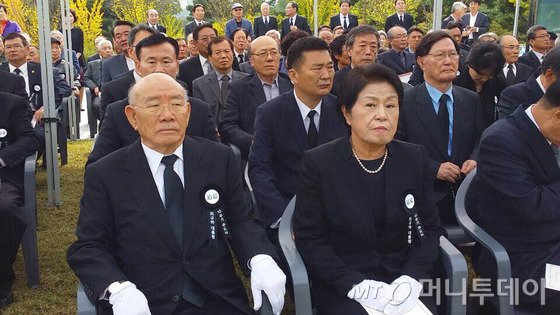 국정 운영에 개입하고 각종 불법행위를 저지른 '비선 실세'로 지목된 최순실(60·구속) 씨가 7일 오전 검찰조사를 받기위해 서울중앙지검으로 들어서고 있다. /사진=뉴스1