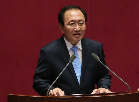 노회찬 정의당 원내대표가 11일 서울 여의도 국회 본회의장에서 열린 '최순실 게이트 등 진상규명에 대한 긴급현안질문'에서 모두 발언을 하고 있다/사진=뉴스1