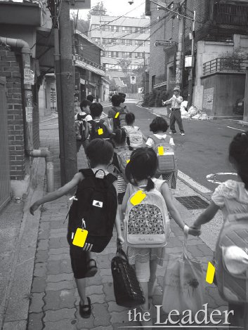 ▲ ‘움직이는 스쿨존’(Walking School Zone) 캠페인