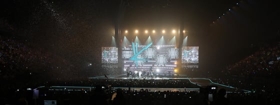 ‘KCON 2016 프랑스’가 6월2일(현지시간) 오후 파리 아르코 호텔 아레나에서 열린 가운데 무대에 오른 블락비가 1만2천여명의 팬들의 환호 속에 공연을 선보이고 있다. (해외문화홍보원 코리아넷 제공) 2016.6.3/뉴스1   <저작권자 &copy; 뉴스1코리아, 무단전재 및 재배포 금지>