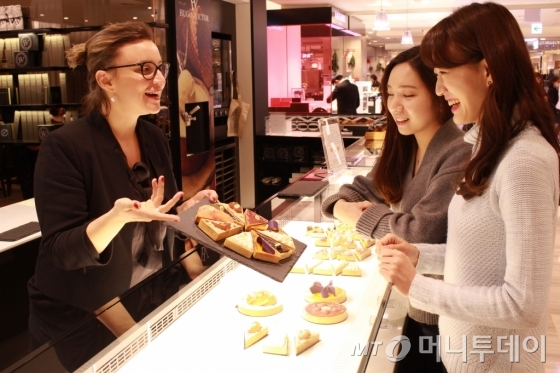 롯데백화점에 입점한 위고에빅토르.