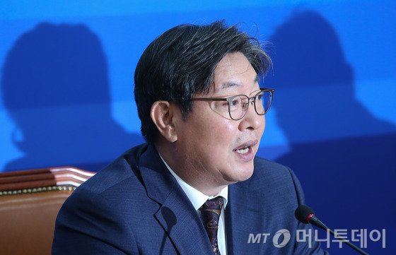 이춘석 더불어민주당 탄핵추진실무준비단장이 11월23일 서울 여의도 국회에서 열린 탄핵추진 실무준비단 첫 회의에서 모두발언을 하고 있다. 2016.11.23/뉴스1