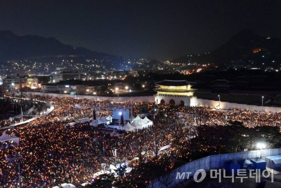 3일 서울 광화문광장 일대에서 열린 6차 촛불집회 모습./ 사진=머니투데이 자료 사진