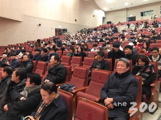 18일 조선대학생과의 대화가 열린 광주 조선대 해오름관. 청중들이 반 전 총장의 강연을 듣고 있다./사진=김민우 기자