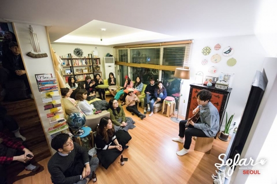 지난해 3월 서울 마포구 연남동 게스트하우스 '바우하우스'에서 열린 소파사운즈 공연 모습/ 사진제공=소파사운즈 코리아