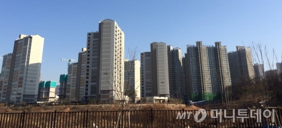 입주가 속속 진행되고 있는 경기도 시흥시 목감택지개발지구 아파트 단지 전경/사진=배규민