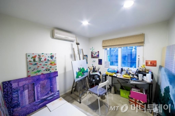 미나리하우스에 마련된 아티스트를 위한 작업실./사진제공=에이컴퍼니