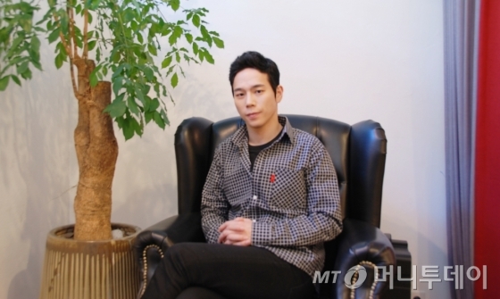 고훈정은 대학에서 성악을 전공하고 2009년 뮤지컬 '스프링어웨이크닝'으로 데뷔했다. 데뷔 10주년을 앞두고 뮤지컬 배우와 '1대 팬텀싱어'로서 활동을 꾸준히 해나가겠다는 게 그의 포부다. /사진=구유나 기자