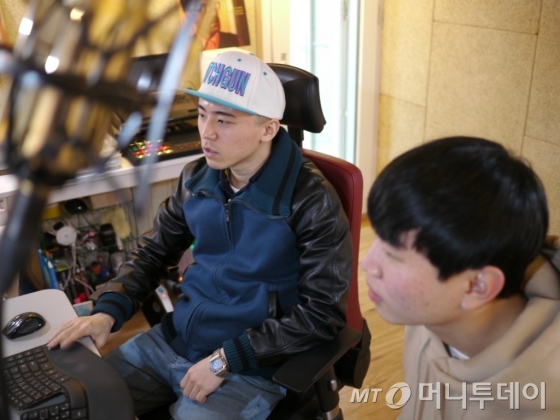 아들과 소통하기 위해 랩을 배우기 시작한 박승원씨/사진=SMMA 아카데미 제공