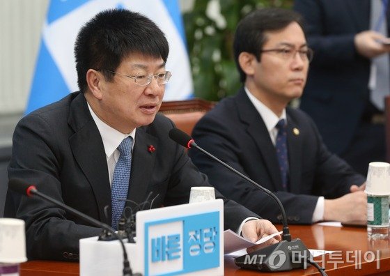 이종구 바른정당 정책위의장이 7일 오전 서울 여의도 국회에서 열린 원내대책회의에서 모두발언하고 있다. 2017.2.7/뉴스1 <저작권자 © 뉴스1코리아, 무단전재 및 재배포 금지>
