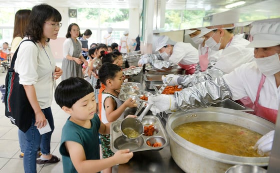 초등학교 급식/사진=뉴스1