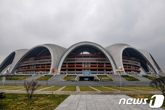 6일 여자축구 대표선수들이 훈련장으로 사용한 5월1일(능라도)경기장. 15만여명의 관중들이 들어 갈 수 있는 규모의 경기장이다. /사진= 평양 사진공동취재단(뉴스1)