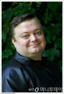 미코 프랑크 라디오 프랑스 필 지휘자/사진제공=(C)Christophe Abramowitz, 세종문화회관