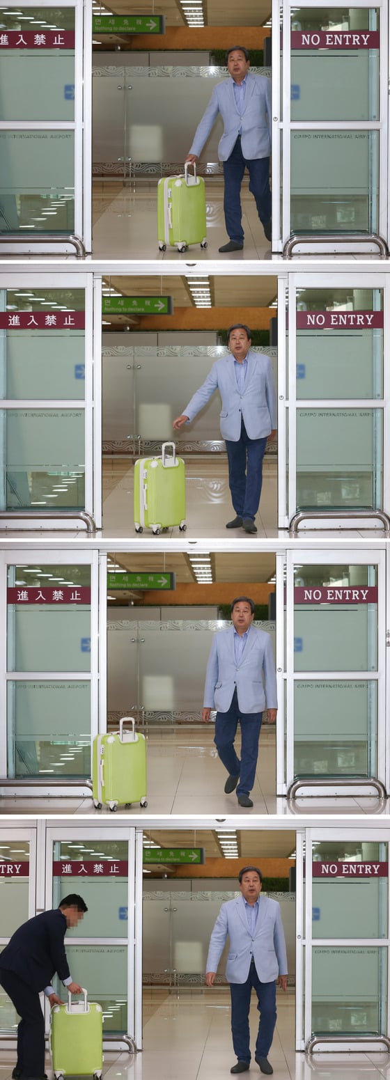 지난 17일 일본으로 출국했던 김무성 바른정당 의원이 23일 서울 김포공항을 통해 입국하며 짐가방을 수행원에게 밀어보내고 있다. /사진=뉴스1