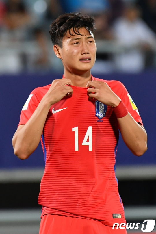 백승호가 경기를 끝낸 뒤 눈물을 펑펑 흘리고 있다. /사진=뉴스1